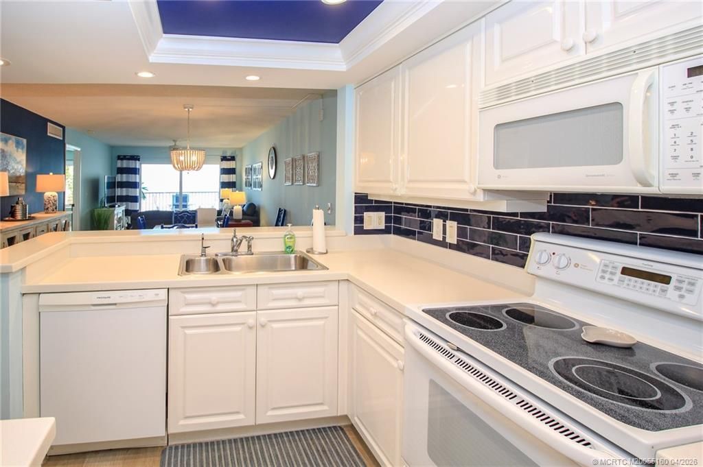 20 NE Plantation Road, Unit 205, Stuart, FL 34996 Photo