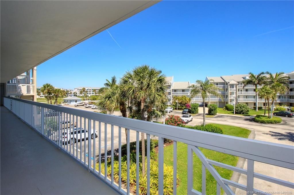 20 NE Plantation Road, Unit 205, Stuart, FL 34996 Photo