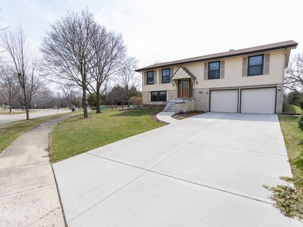 332 Byron Avenue , Bloomingdale, IL 60108