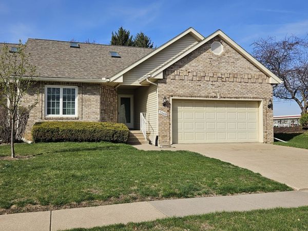 3468 Maple Glen Drive, Unit 1, Bettendorf, IA 52722