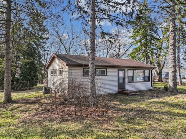 1484 N Hicks Road , Palatine, IL 60067