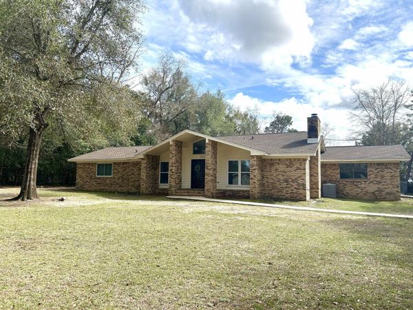 2402 Woodbine Drive, Crestview, FL 32536