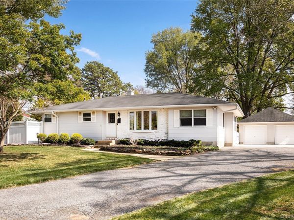 8 Wichard Drive , Oakdale, NY 11769