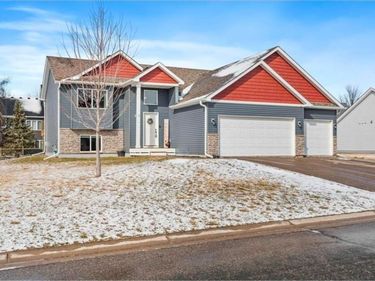 527 Pond View Drive SE, Lonsdale, MN 55046