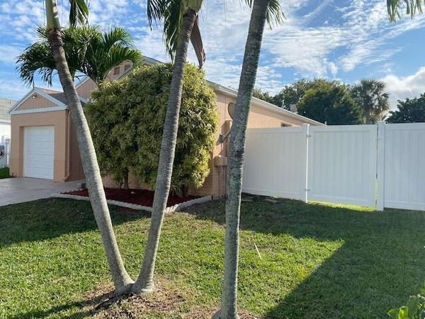 41 Buxton Lane, Boynton Beach, FL 33426