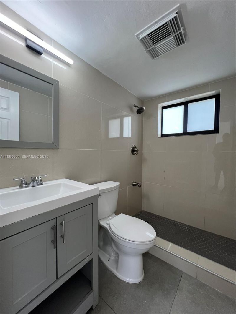 963 NW 5th St, Unit 1, Miami, FL 33128 Photo