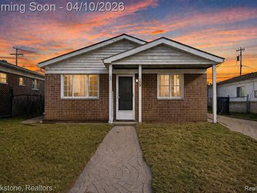 20305 Ellis Street, Roseville, MI 48066