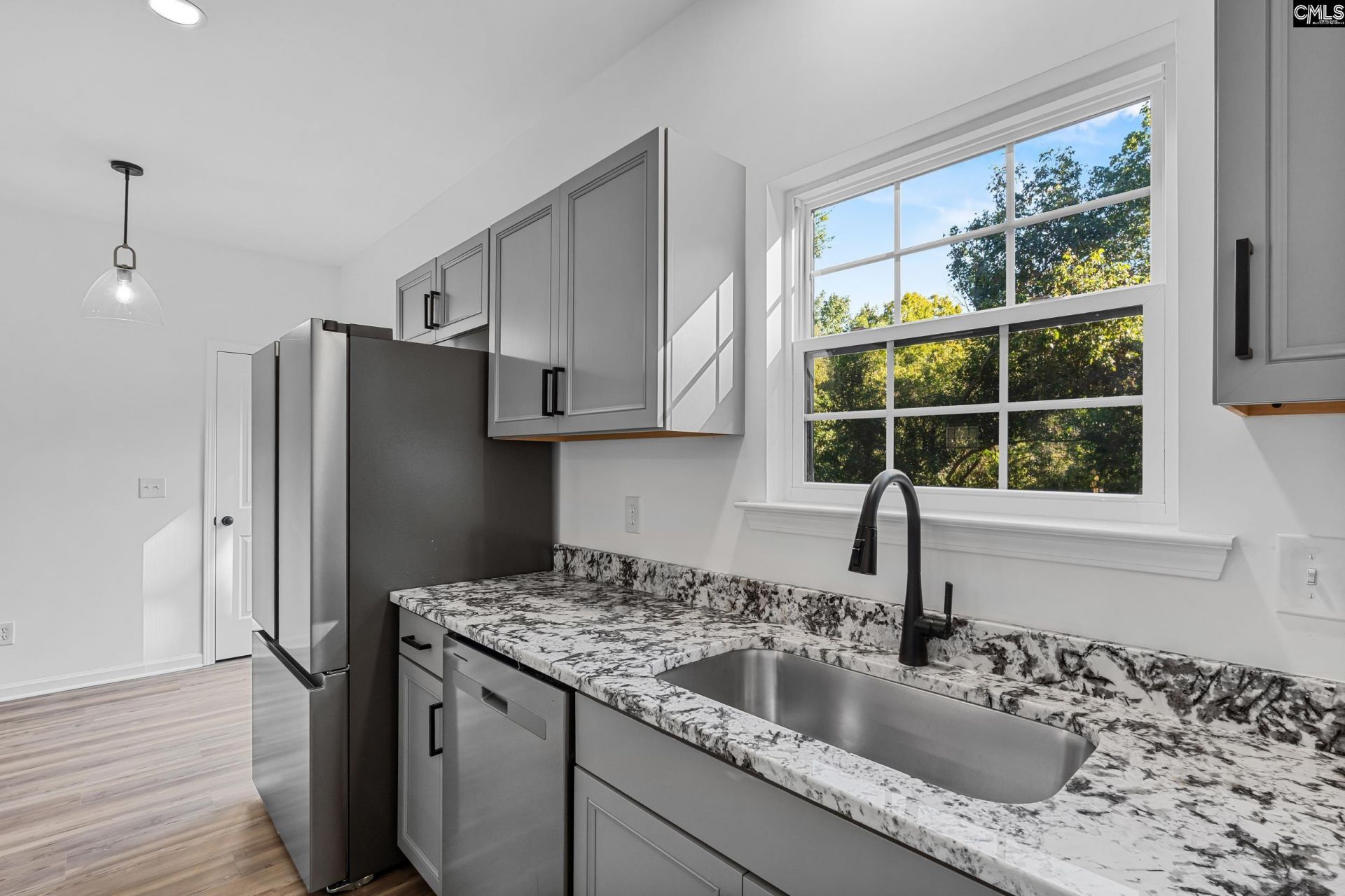 321 Lincolnshire Square Photo 9