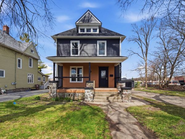 645 E Calhoun Street , Woodstock, IL 60098