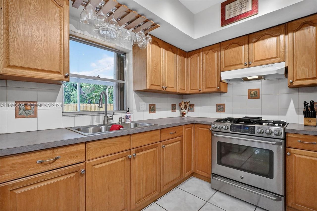 2006 N 38th Ave, Hollywood, FL 33021 Photo