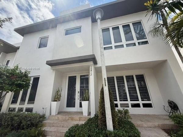 10412 NW 63rd Ter, Doral, FL 33178