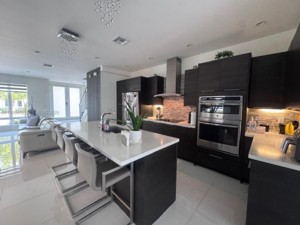 10412 NW 63rd Ter, Doral, FL 33178 Photo
