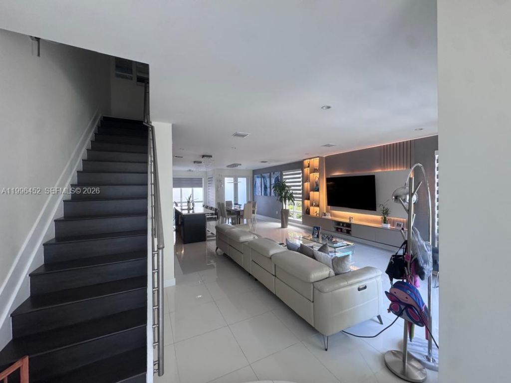 10412 NW 63rd Ter, Doral, FL 33178 Photo