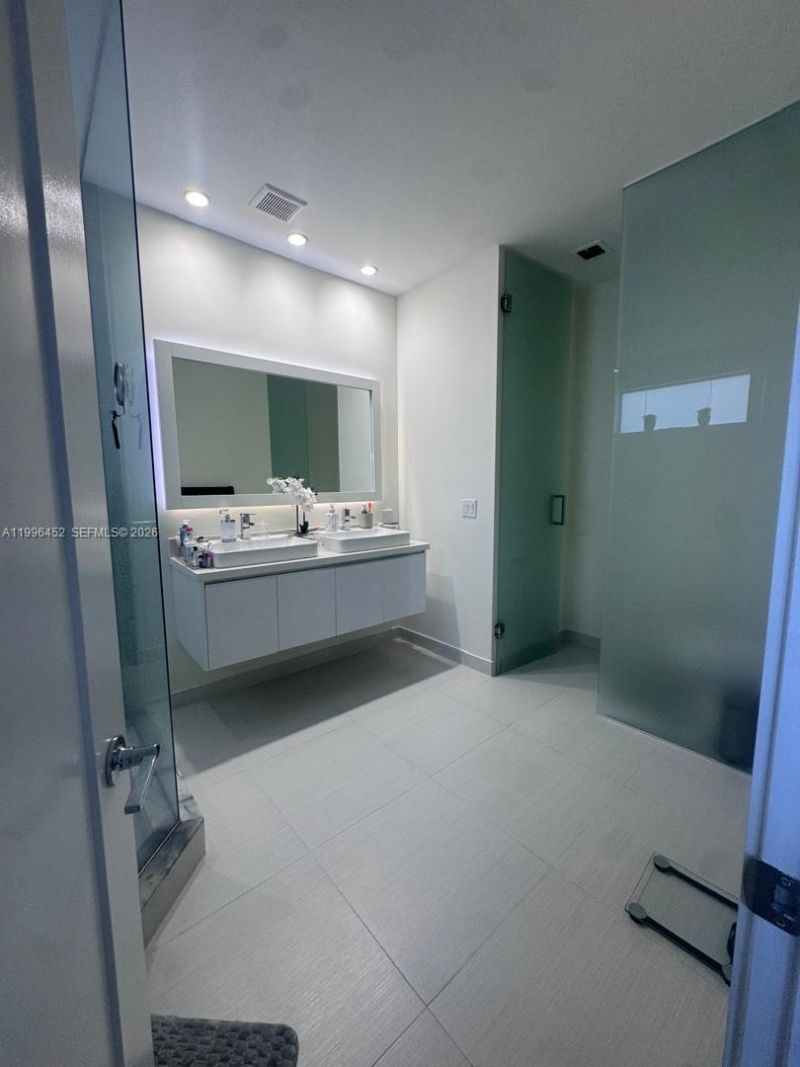 10412 NW 63rd Ter, Doral, FL 33178 Photo