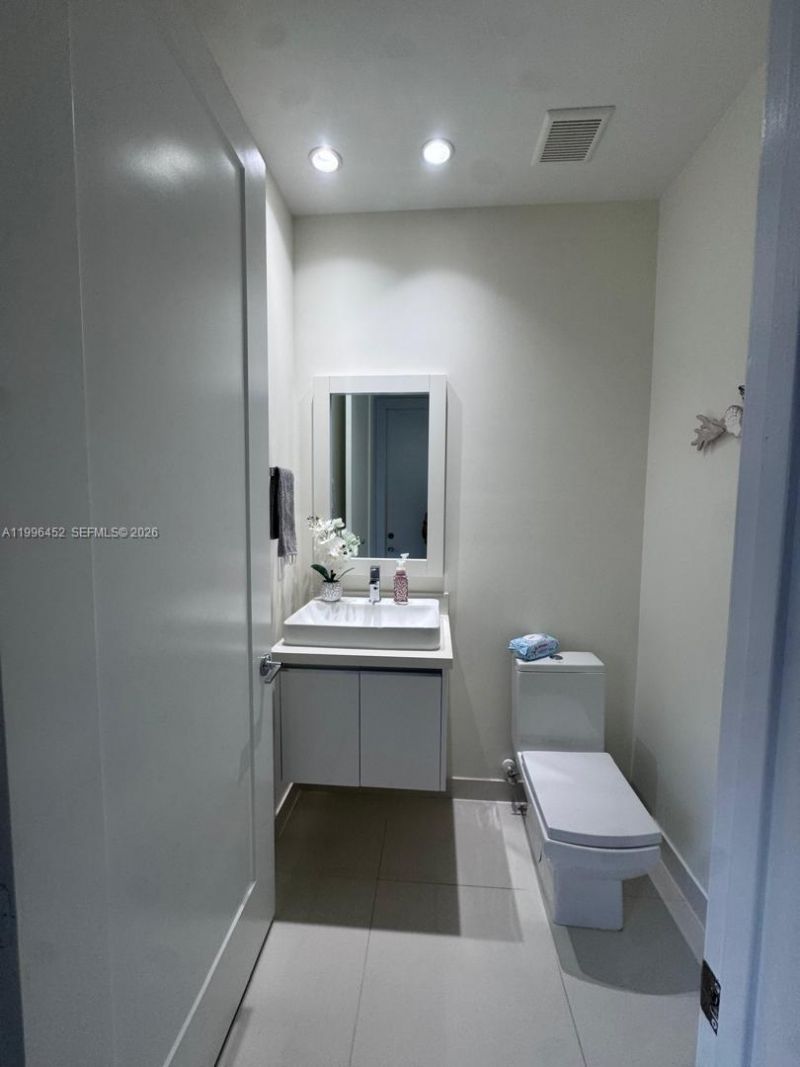 10412 NW 63rd Ter, Doral, FL 33178 Photo