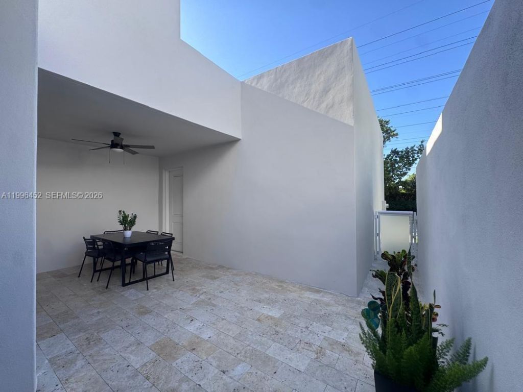 10412 NW 63rd Ter, Doral, FL 33178 Photo