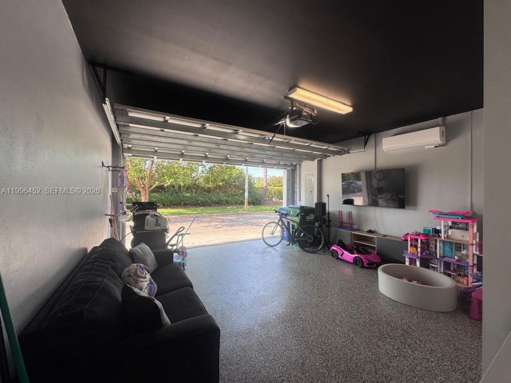 10412 NW 63rd Ter, Doral, FL 33178 Photo