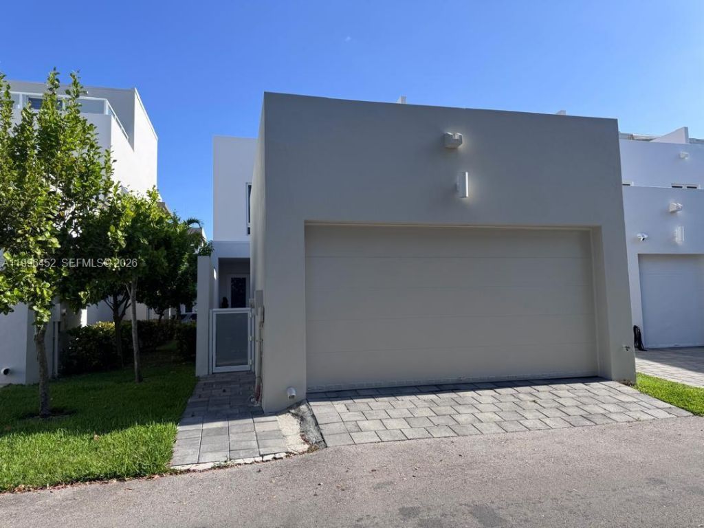10412 NW 63rd Ter, Doral, FL 33178 Photo