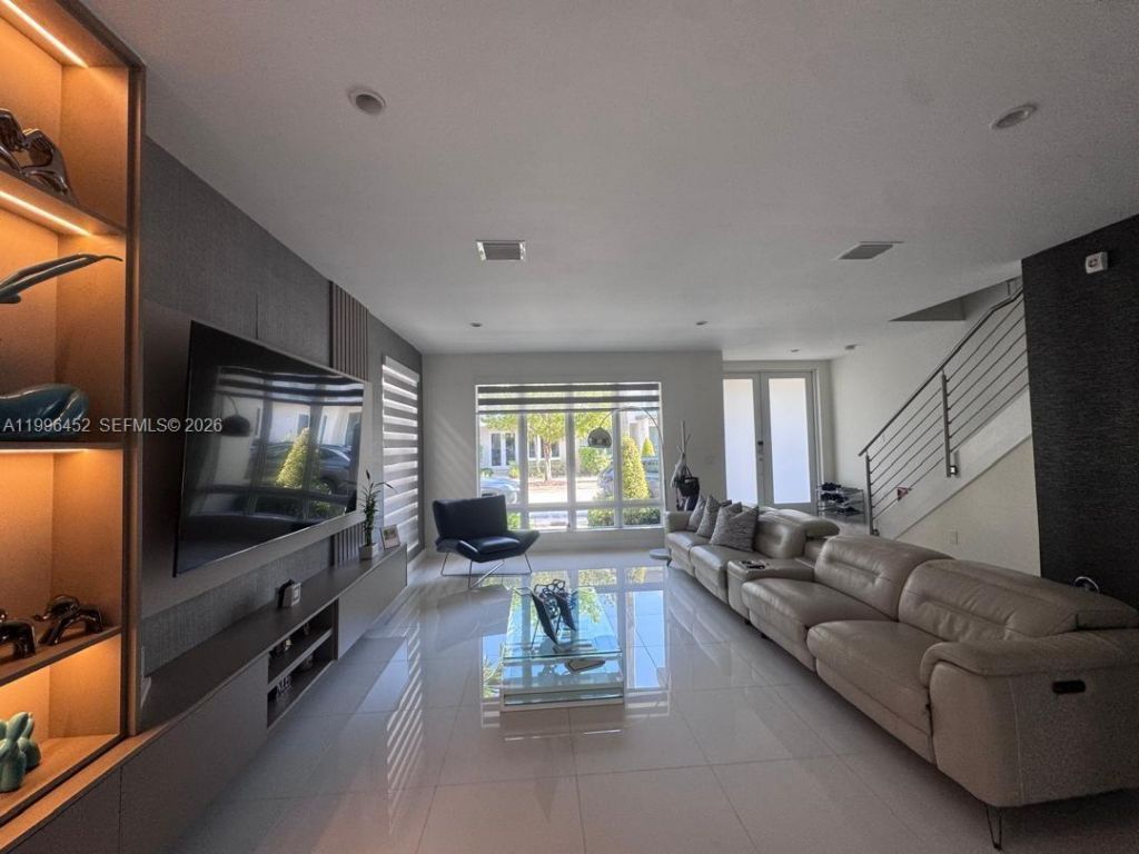 10412 NW 63rd Ter, Doral, FL 33178 Photo