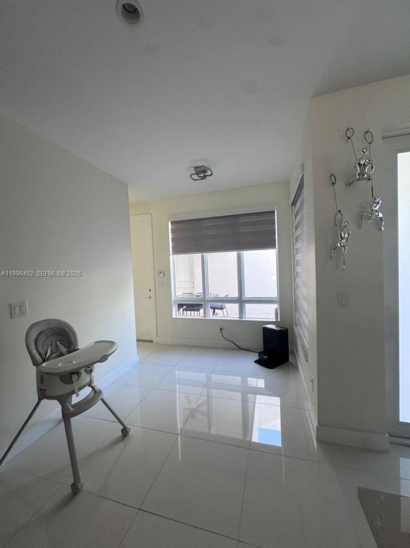 10412 NW 63rd Ter, Doral, FL 33178 Photo