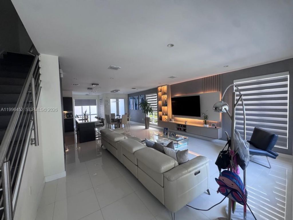 10412 NW 63rd Ter, Doral, FL 33178 Photo