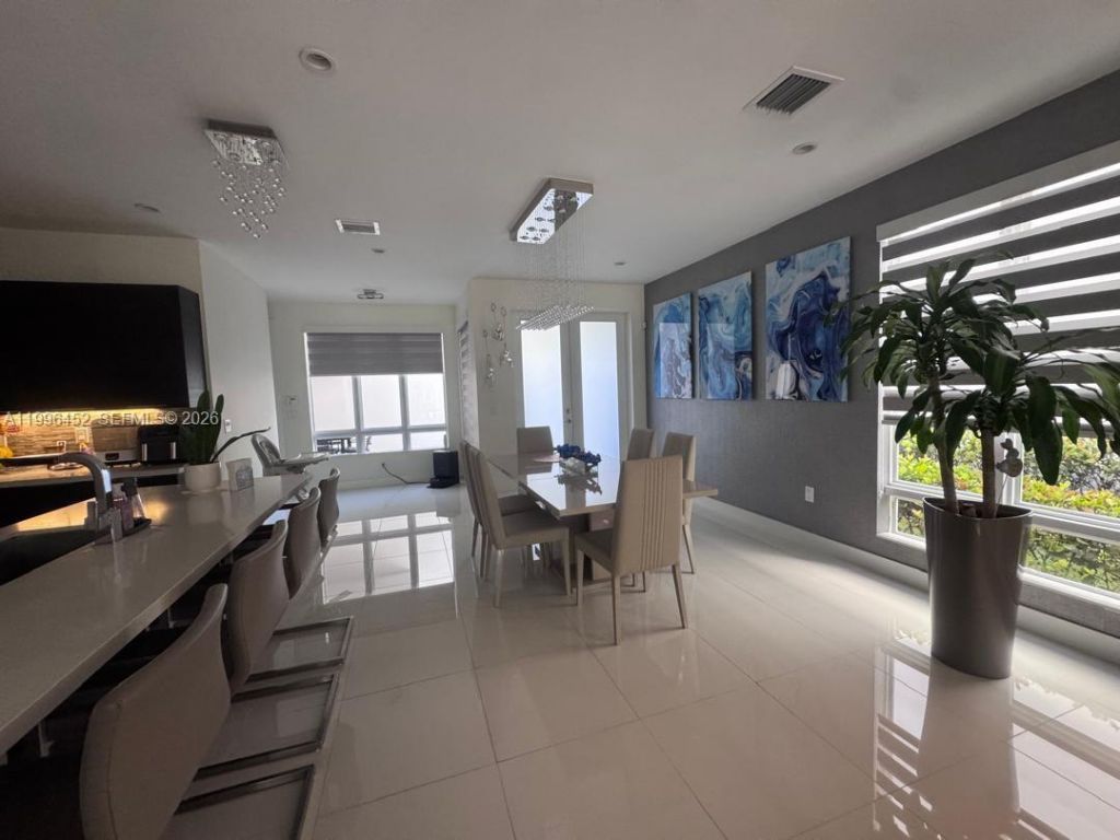 10412 NW 63rd Ter, Doral, FL 33178 Photo