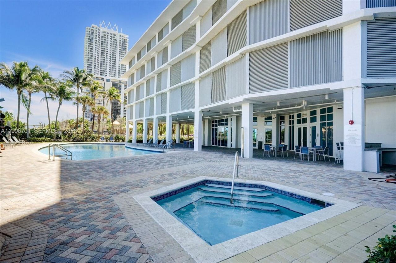 6515 Collins Ave, Unit 1604, Miami Beach, FL 33141 Photo