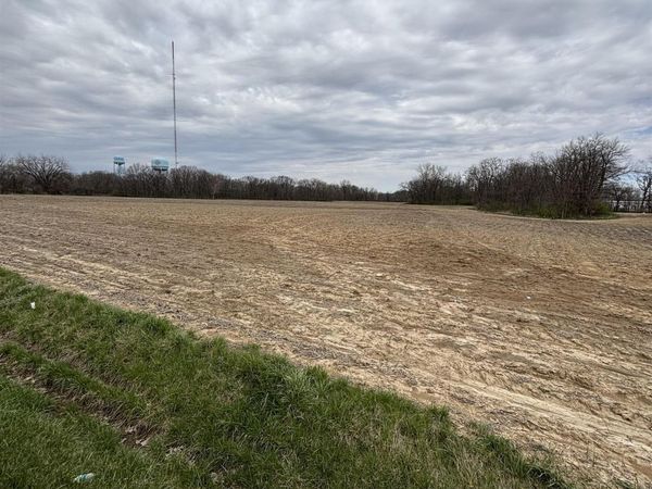 PINECREST Drive, East Peoria, IL 61611