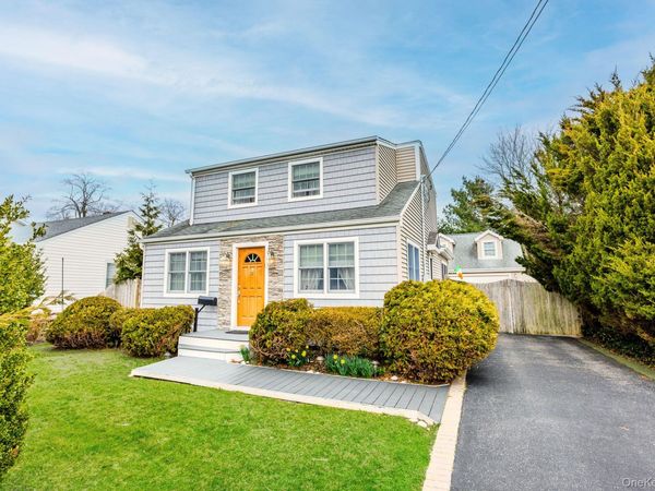 39 Bayview Avenue, Bayport, NY 11705