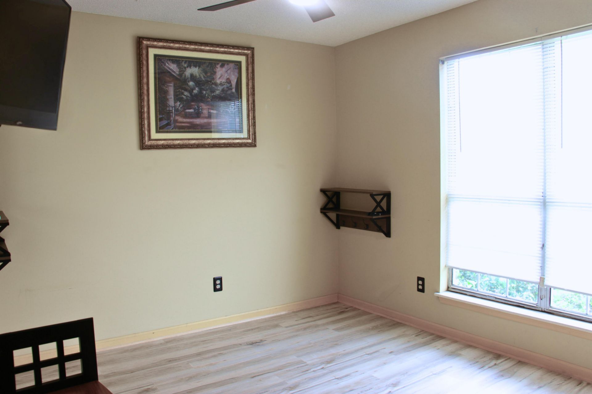 444 Indigo Road Photo 12