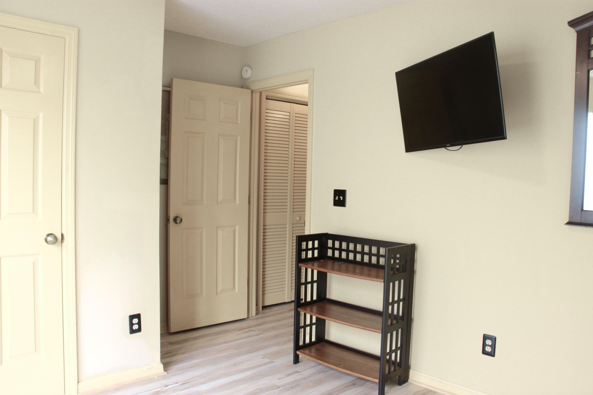 444 Indigo Road Photo 13