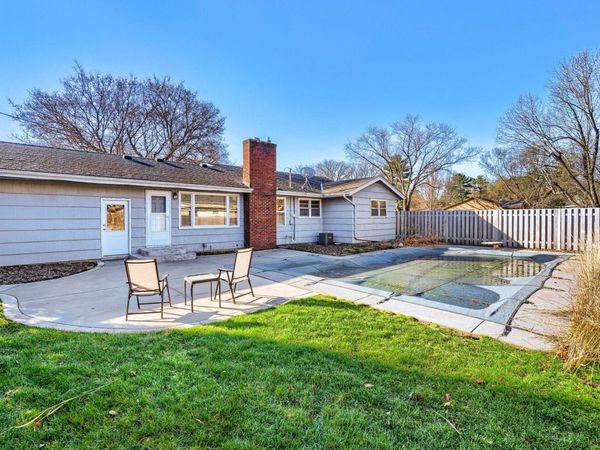 725 Pontiac Place, Mendota Heights, MN 55120
