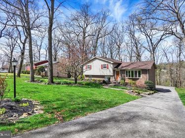 319 HOLYOKE DRIVE, YORK, PA 17402
