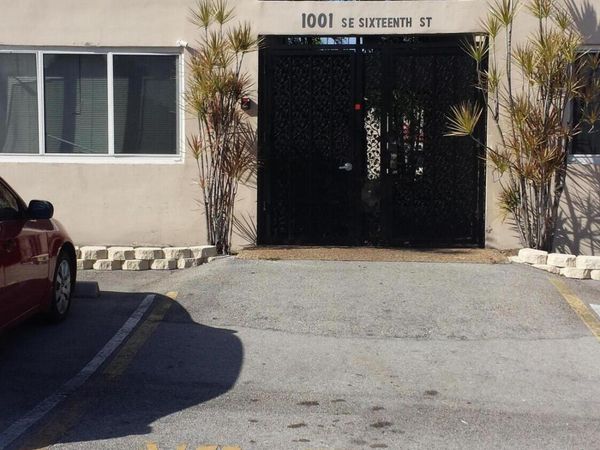 1001 SE 16th Street, Unit 17, Fort Lauderdale, FL 33316