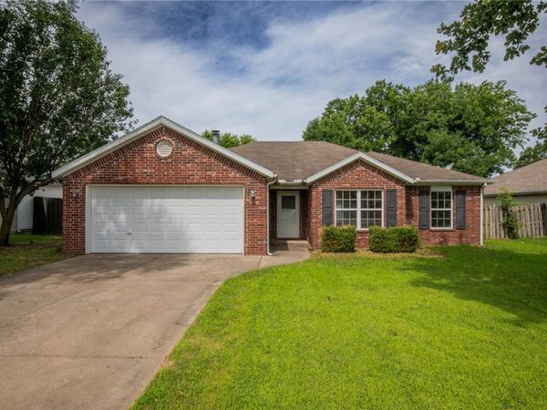 902 SW Sandrock Road , Bentonville, AR 72712