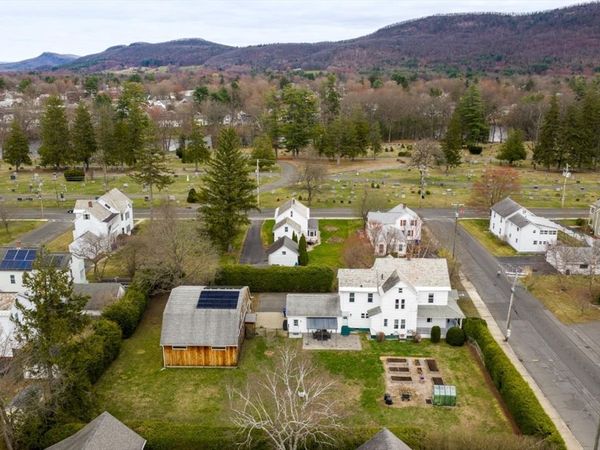 89 Garfield Ave, Easthampton, MA 01027