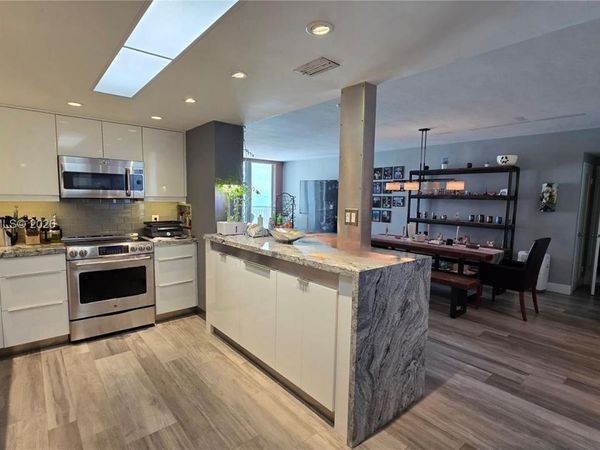 5825 Collins Ave , Unit 8J, Miami Beach, FL 33140