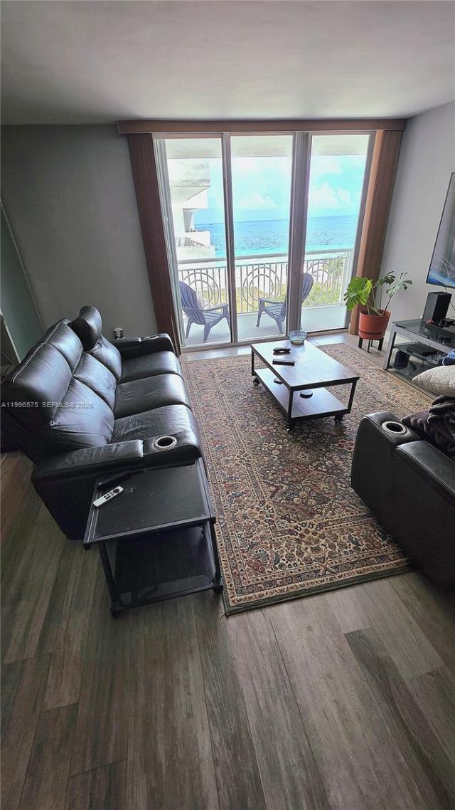 5825 Collins Ave , Unit 8J, Miami Beach, FL 33140 Photo