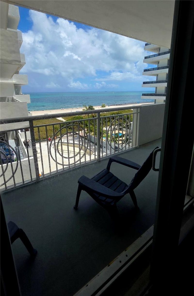 5825 Collins Ave , Unit 8J, Miami Beach, FL 33140 Photo