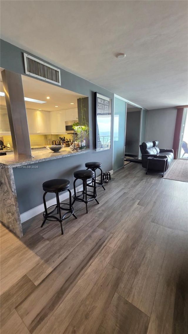 5825 Collins Ave , Unit 8J, Miami Beach, FL 33140 Photo