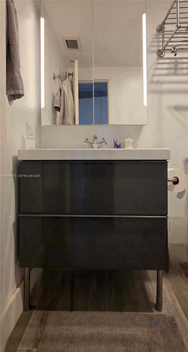 5825 Collins Ave , Unit 8J, Miami Beach, FL 33140 Photo