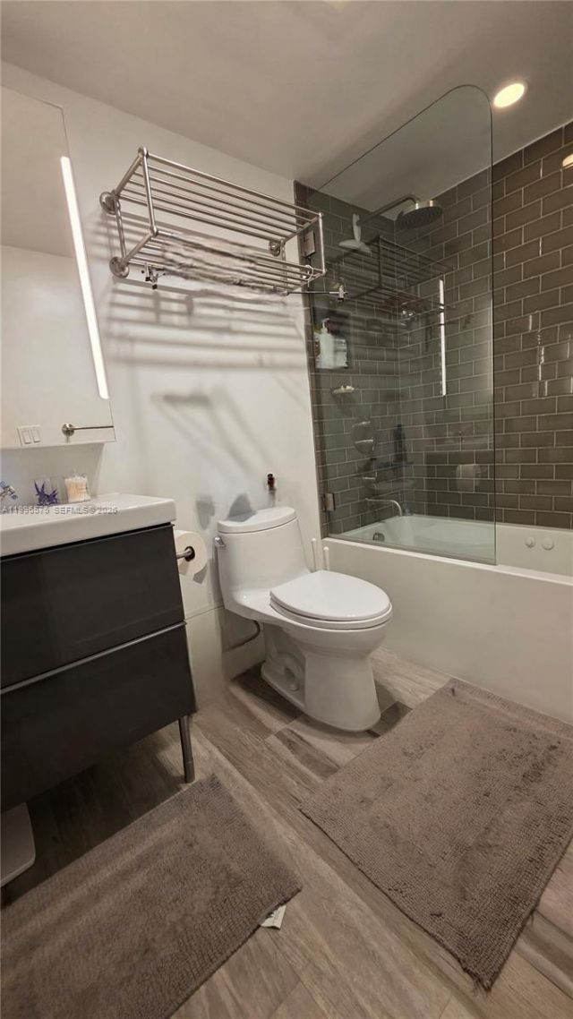 5825 Collins Ave , Unit 8J, Miami Beach, FL 33140 Photo