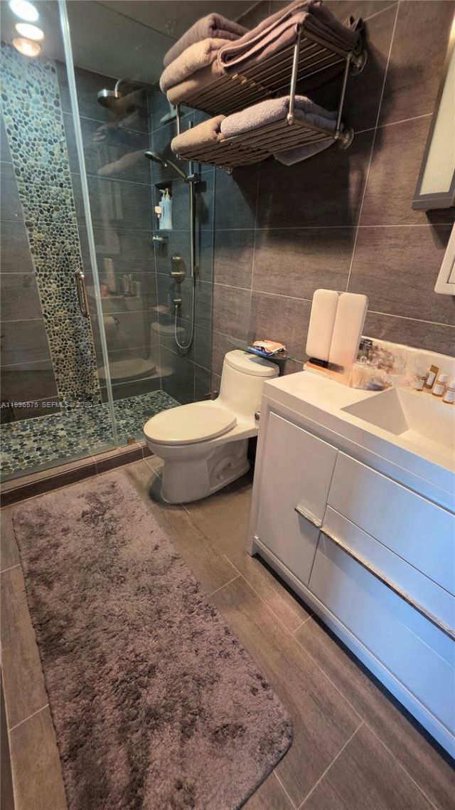 5825 Collins Ave , Unit 8J, Miami Beach, FL 33140 Photo