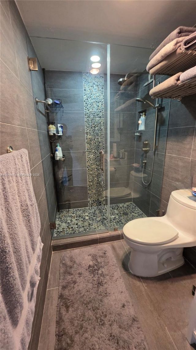 5825 Collins Ave , Unit 8J, Miami Beach, FL 33140 Photo