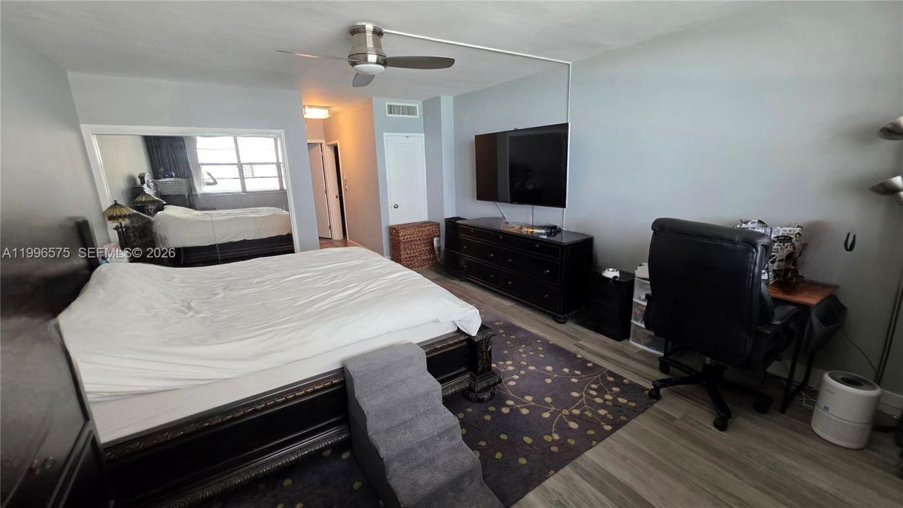 5825 Collins Ave , Unit 8J, Miami Beach, FL 33140 Photo