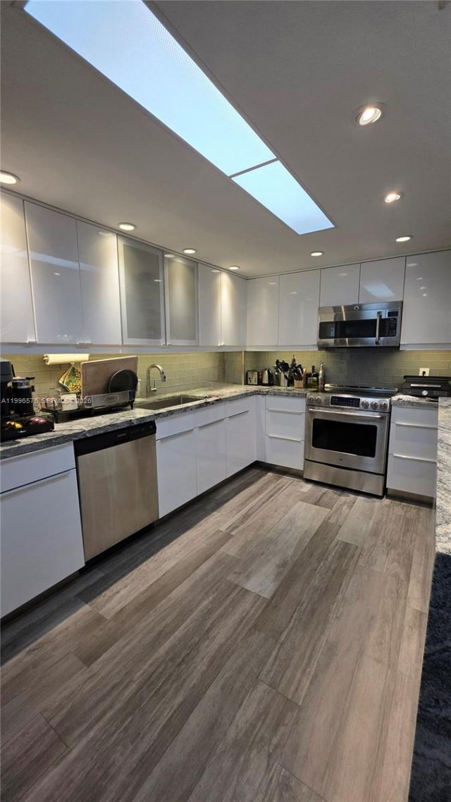 5825 Collins Ave , Unit 8J, Miami Beach, FL 33140 Photo