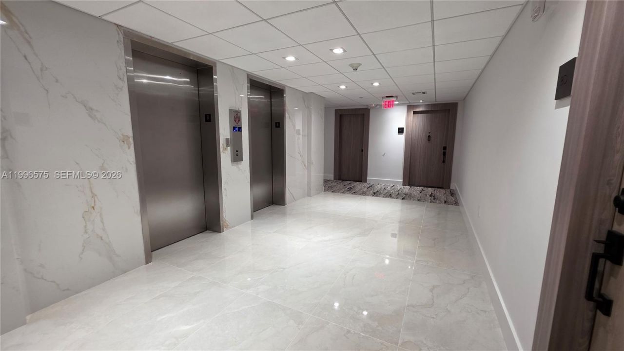 5825 Collins Ave , Unit 8J, Miami Beach, FL 33140 Photo