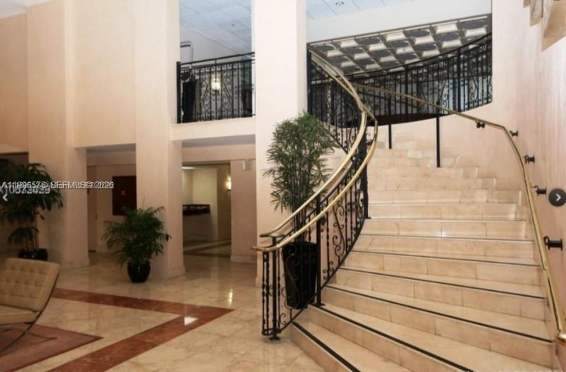 5825 Collins Ave , Unit 8J, Miami Beach, FL 33140 Photo