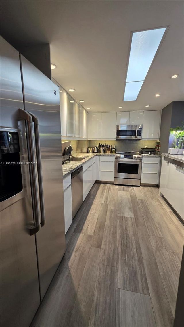 5825 Collins Ave , Unit 8J, Miami Beach, FL 33140 Photo