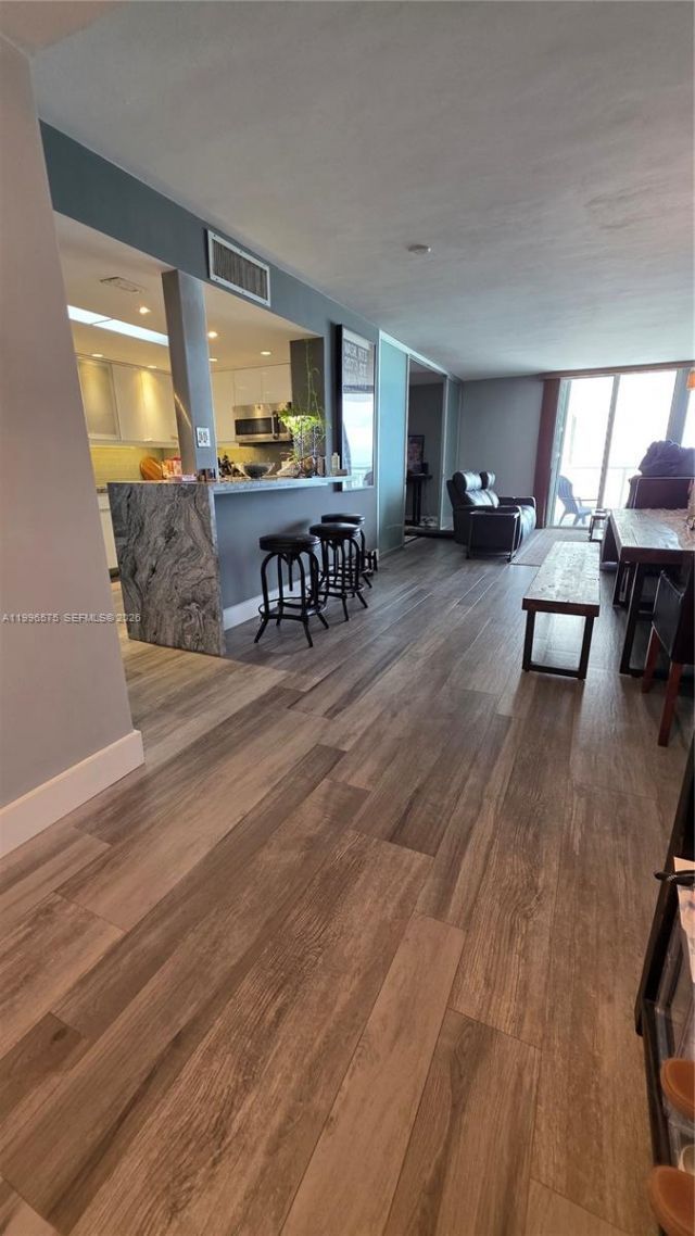 5825 Collins Ave , Unit 8J, Miami Beach, FL 33140 Photo